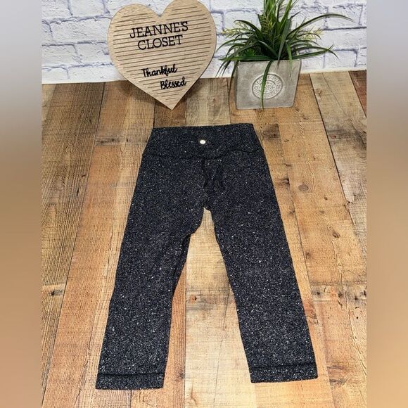 Lululemon Align Crop 21"
Luminesce Splatter Ice Grey Black - Picture 6 of 13